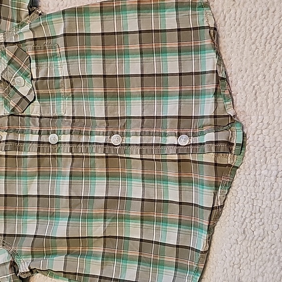 Old Navy Size 18-24 months boys button up shirt. - Picture 6 of 7